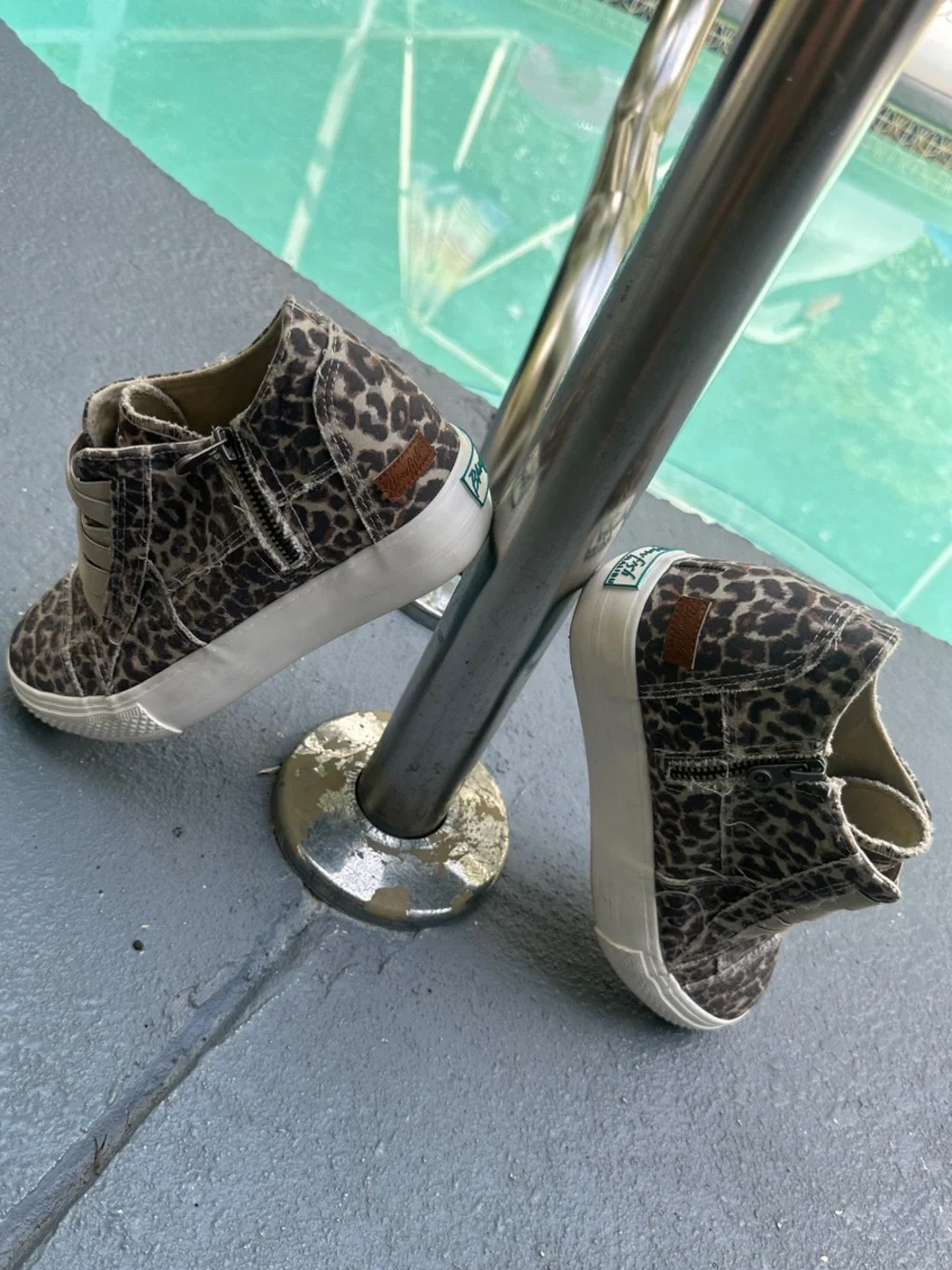 Blowfish leopard print Slip-Ons with zippered sides- size 9, EUC